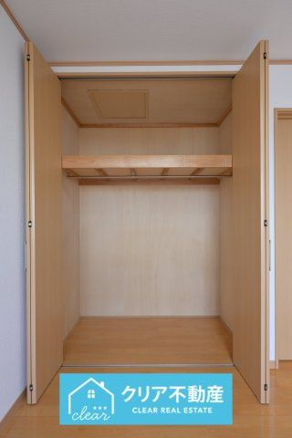 大きなクローゼット付きで収納力もバッチリ◎