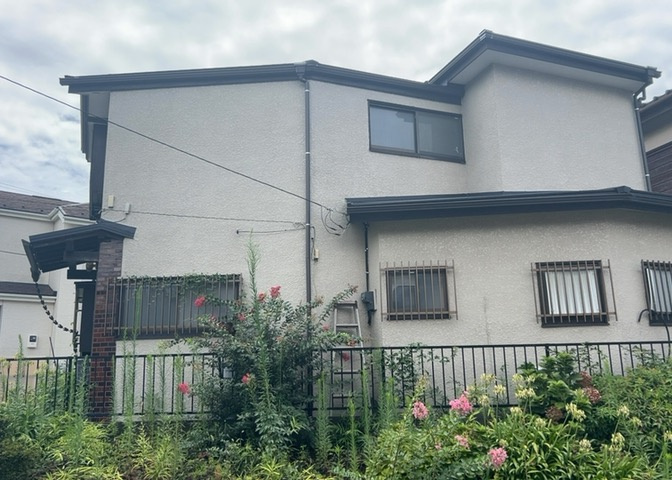 木造住宅とは土台、壁、柱など建築物の強度を支える構造体の材に木が使用されている構造を指します。構造体は建物の自重を支えるだけではなく風圧や水圧、積裁荷重などあらゆる衝撃に耐えるための基礎です。