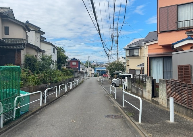 桜や紅葉の名所に出かける人は多いと思いますが、家にいながら季節の移ろいを感じる生活を送りませんか？リビングや窓から見える景色が生活を彩るワンポイントに！現地から見える景色を堪能してみては如何でしょう。