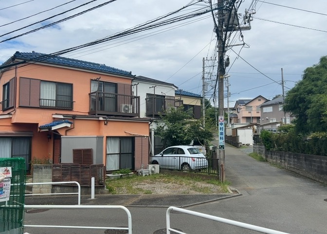 眺望を気にして物件を探す場合、前面に建物が建っていないか現地で確認しましょう！前面に建物があると景色はもちろん、日当たりや風通しにも影響が出てきます。住んだ時のことを想像しながら現地見学をしましょう。