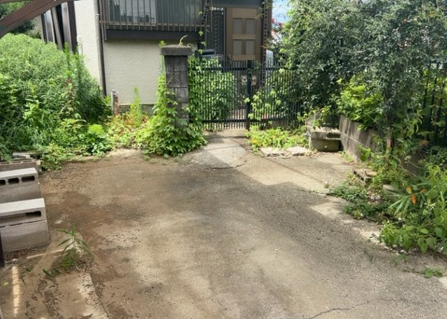 駐車場と明記されていても、最小スペースでつくられた駐車場だと大型車は駐車できなかったり、出入りしにくくなったりする可能性があります。お車のサイズと購入したい物件の駐車場のサイズを現地で確認しましょう。