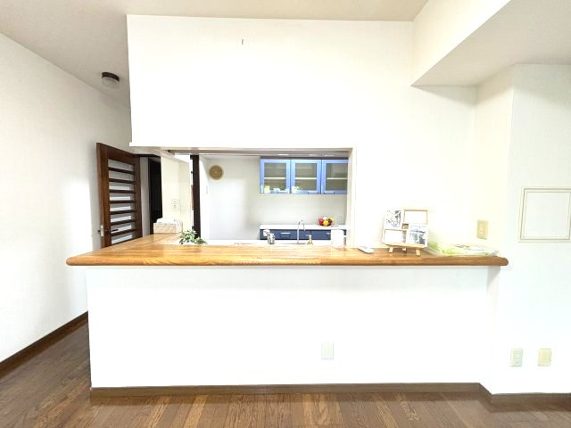 キッチンカウンターには小物をおいておしゃれなお部屋にすることができます。