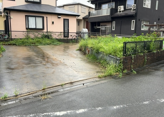 隣家の土地はどうなっているのか、生活利便施設が近くにあるのか、学校まで近いかなど、お客様のライフスタイルにあわせたイメージが重要です。また、近くにあると困る施設が近くにないかも確認するといいでしょう。