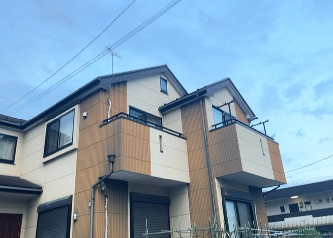 バルコニーは、室外の専用スペースのうち、「屋根がなく開放された空間」であるものを指します。ベランダより広いタイプのものが多く、日当たりもよいため家庭菜園などを楽しみたい人にとって適した環境となります。