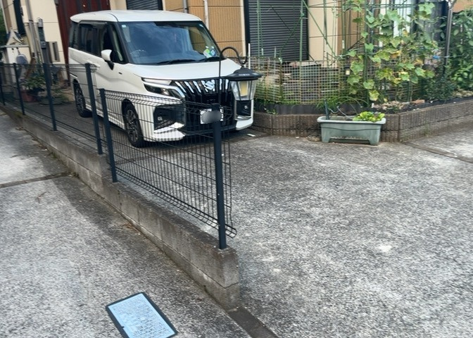 駐車場と明記されていても、最小スペースでつくられた駐車場だと大型車は駐車できなかったり、出入りしにくくなったりする可能性があります。お車のサイズと購入したい物件の駐車場のサイズを現地で確認しましょう。