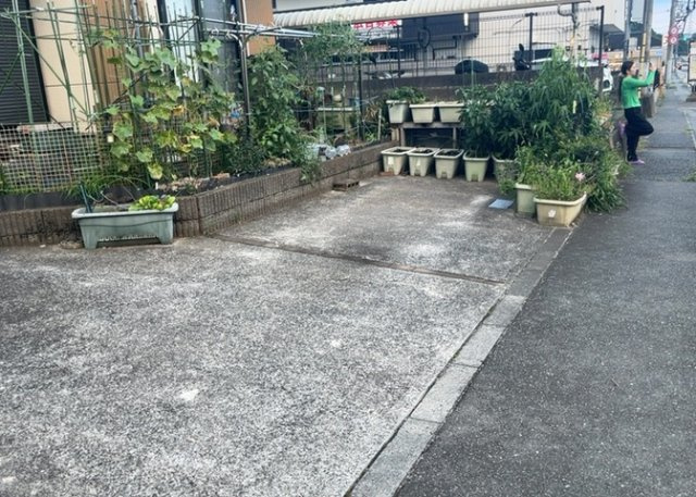 庭があることでガーデニングや家庭菜園はもちろん、こどもの遊び場やペットを放して遊ぶことができます。また、家の周囲に余裕があるということです。隣地との間があれば、十分な日当たりと、風通しが確保できます。