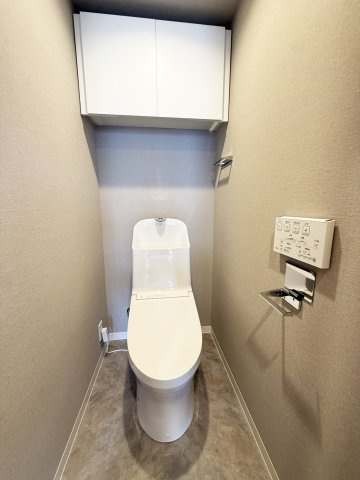 温水洗浄便座付きトイレです。