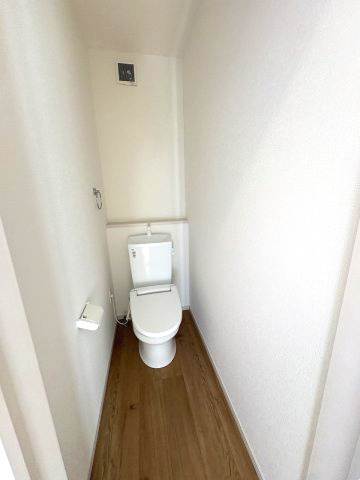 施工例。2階にもトイレです。施工例は完成時と異なる場合があります。