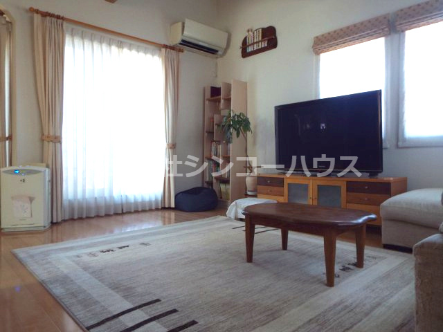 2階の広々としたリビング。ご家族団欒の場になりますね。