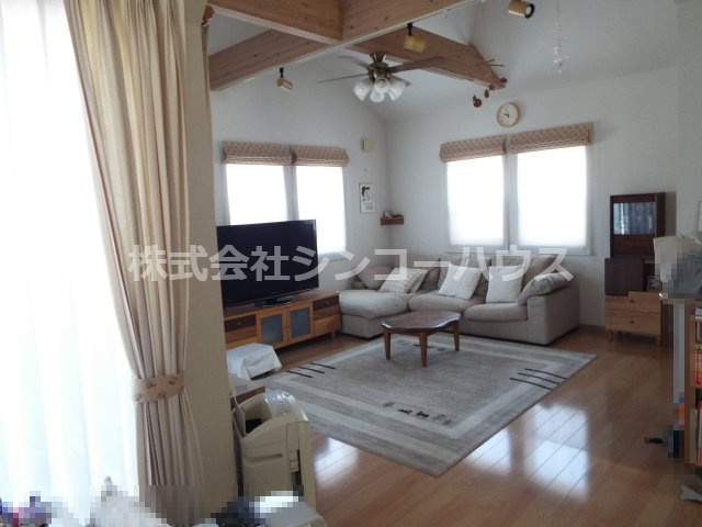 天井が開放的な造りとなっていて、より広く感じられます！