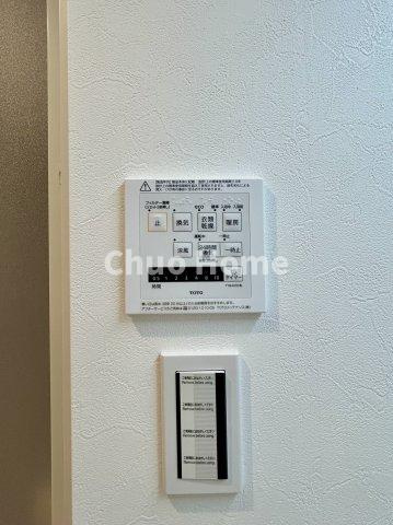 【浴室乾燥機】暖房・冷風・換気・乾燥が可能です。毎日を快適に過ごせるうれしい機能が揃っています。雨の日の洗濯物も安心です。