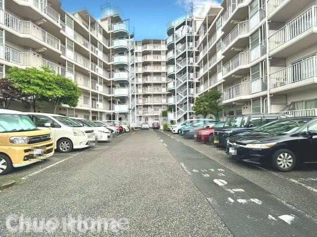 【敷地内駐車場】最新の空き状況や費用などの詳細は担当スタッフまでお問い合わせください。