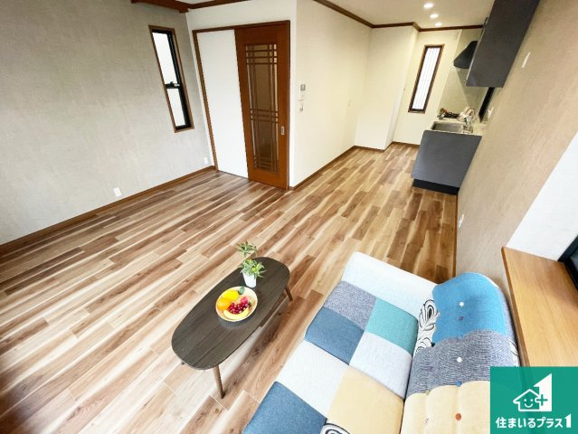 シンプルなリビングは、観葉植物等のインテリアを楽しめますね！パパ好みにも、ママ好みにも家具次第で雰囲気を変えることができます！