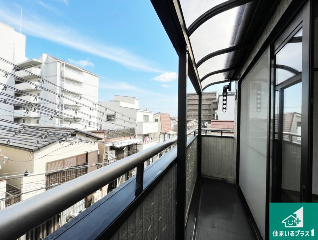 ワイドバルコニーは洗濯物を干すスペースが広いのでご家族が多くても安心！