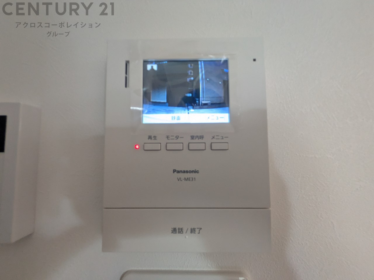 訪問者が来たときにテレビ画面で確認できるため、安心してドアを開けられます。録画機能があるものもあり、留守中に来訪者を記録しておくことができます。利便性が高く、セキュリティ面でも安心です。