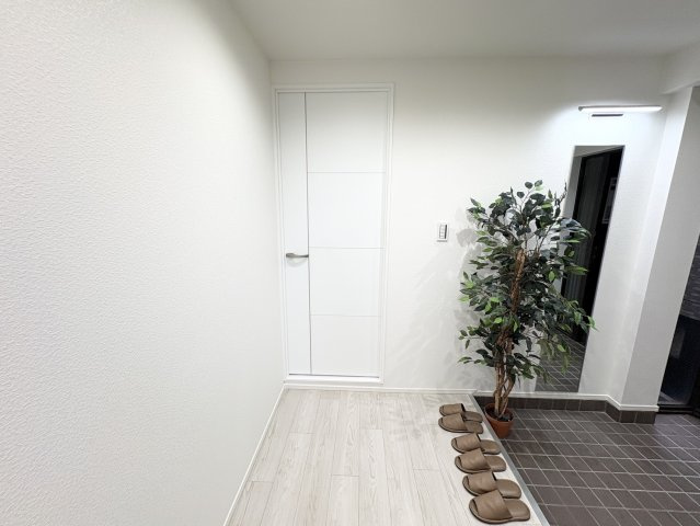 広い玄関で出入りはスムーズです