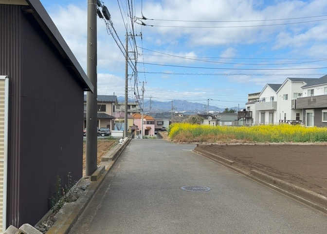 眺望を気にして物件を探す場合、前面に建物が建っていないか現地で確認しましょう！前面に建物があると景色はもちろん、日当たりや風通しにも影響が出てきます。住んだ時のことを想像しながら現地見学をしましょう。