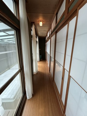 洗濯物も干せる、暮らしに寄り添う多目的スペース。