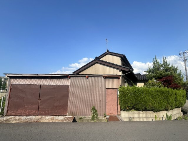 西側より