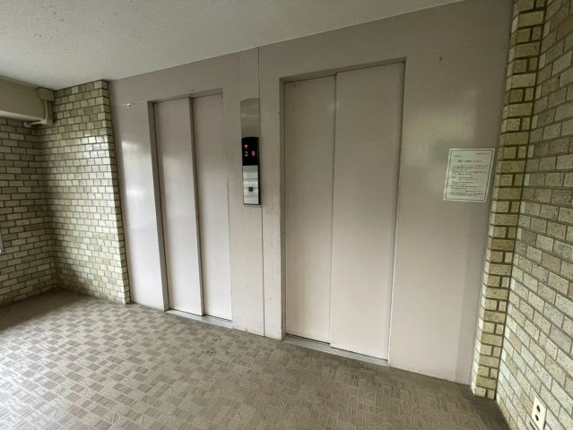 重たい買い物をしても安心のエレベーター