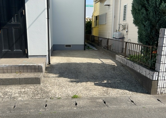駐車場と明記されていても、最小スペースでつくられた駐車場だと大型車は駐車できなかったり、出入りしにくくなったりする可能性があります。お車のサイズと購入したい物件の駐車場のサイズを現地で確認しましょう。