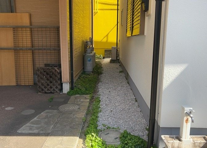 庭があることでガーデニングや家庭菜園はもちろん、こどもの遊び場やペットを放して遊ぶことができます。また、家の周囲に余裕があるということです。隣地との間があれば、十分な日当たりと、風通しが確保できます。
