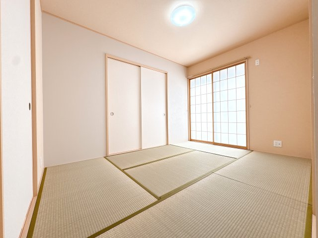 1Ｆ6帖の和室になります♪