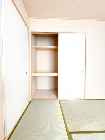 1Ｆ和室の収納になります♪