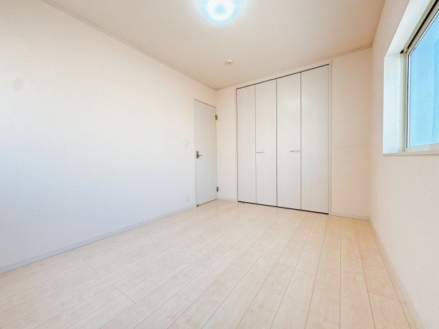 2Ｆ北側洋室の別角度になります♪