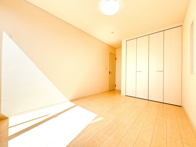 2Ｆ東側洋室の別角度になります♪