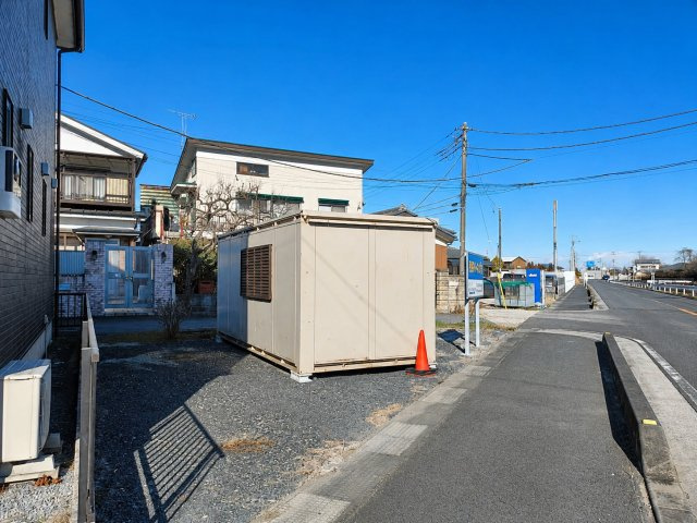 前面道路含む現地写真です　前面道路は歩道+国道約9ｍです