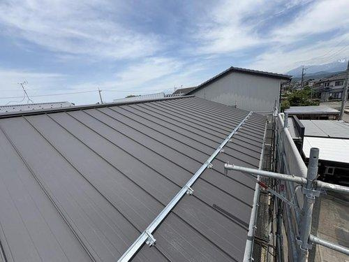 屋根もカバー工法でリフォーム済です