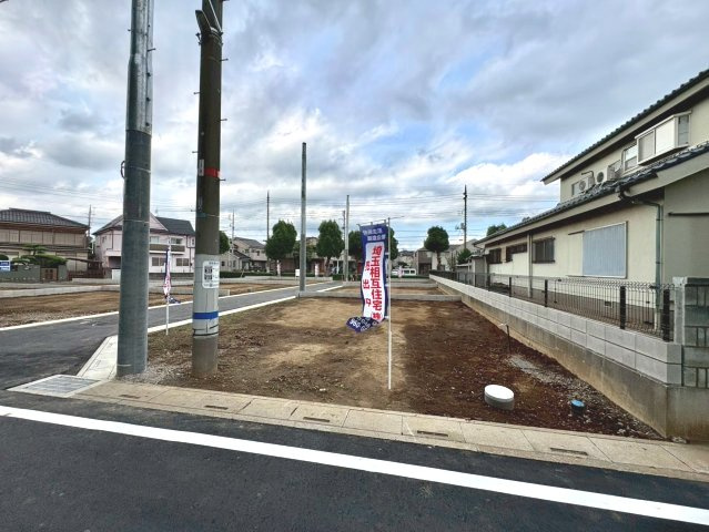全10区画　　間取り・外観・設備まで自由にプランニング可能。暮らし方に合わせた住まいをご提案できます。花田小学校まで徒歩約4分(270ｍ)、毎日の通学がしやすい住環境です。