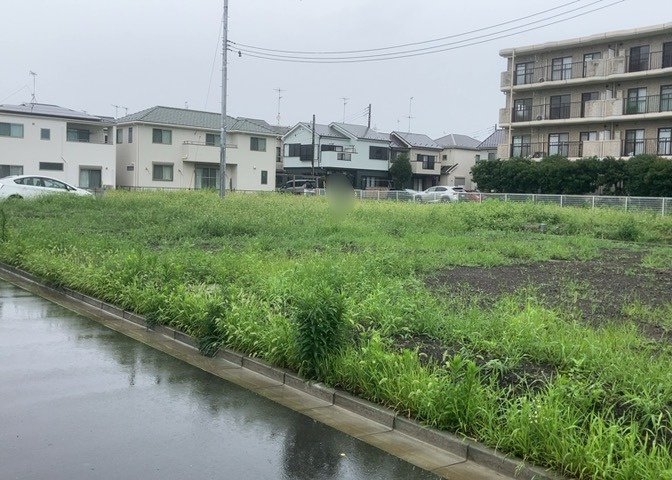 土地を買う際、住む地域の自治体や福祉の補助制度にも注目してみましょう。子供や老人の医療補助やゴミ出しのルールなど、自治体によってルールに大きな違いがあるため、暮らしやすい土地で判断するとよいでしょう。