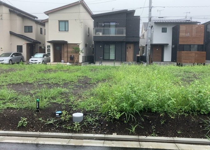 隣家の土地はどうなっているのか、生活利便施設が近くにあるのか、学校まで近いかなど、お客様のライフスタイルにあわせたイメージが重要です。また、近くにあると困る施設が近くにないかも確認するといいでしょう。