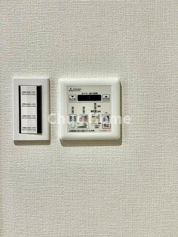 【浴室乾燥機】暖房・冷風・換気・乾燥が可能です。毎日を快適に過ごせるうれしい機能が揃っています。雨の日の洗濯物も安心です。