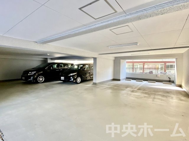 【敷地内駐車場】最新の空き状況や費用などの詳細は担当スタッフまでお問い合わせください。