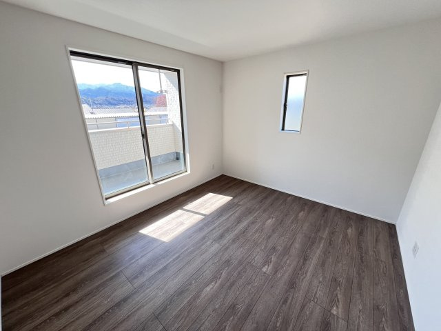 　日当たりと風通しの良い二面採光♪      　     　     　