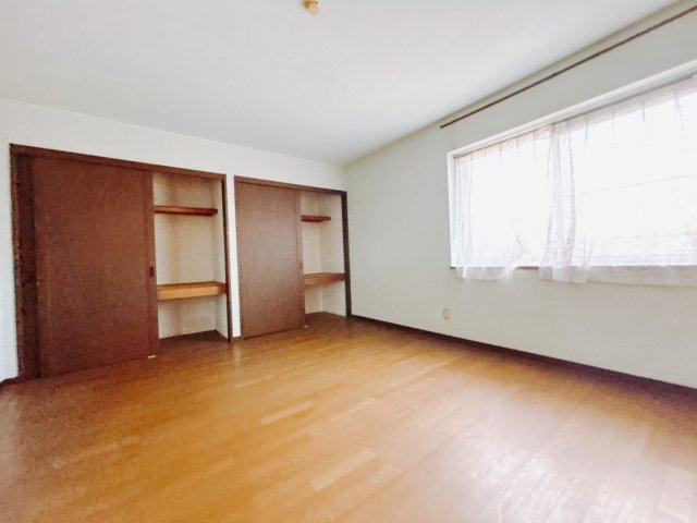 ■主寝室｜広い寝室ならインテリアも自由自在にお楽しみいただけます♪お外から帰ってきた後は寝室でゆっくり自分の時間をお過ごしください。