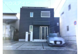 岐阜市江崎南ヘーベルハウスさん施工の中古住宅築7年 ウッドデッキのついた広々お庭付き お車並列3台 の外観