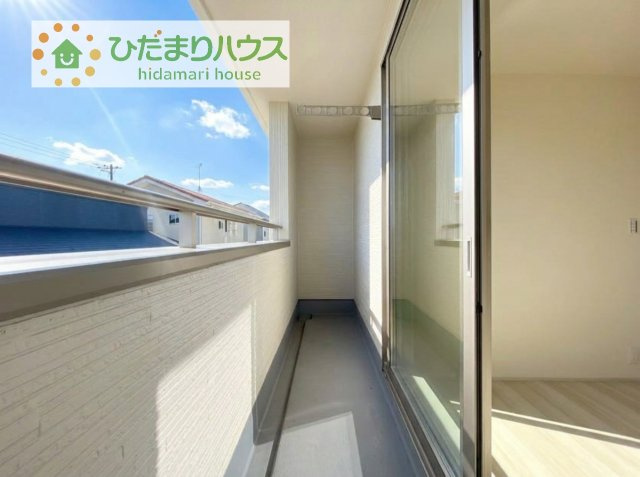 広々としたバルコニーは、大量の洗濯物を干しても余裕！お布団だって、家族全員分をいっきに干せますね(^O^)