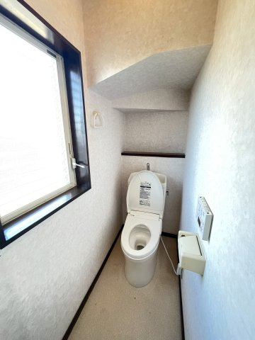 1階脱衣所横のトイレです。