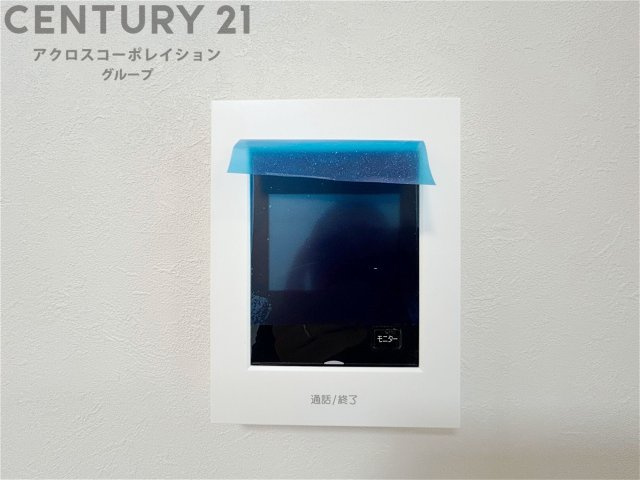 訪問者が来たときにテレビ画面で確認できるため、安心してドアを開けられます。録画機能があるものもあり、留守中に来訪者を記録しておくことができます。利便性が高く、セキュリティ面でも安心です。