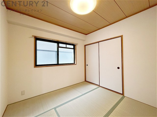 リラックスできるプライベート空間で、快適な睡眠をサポート。個人の好みに合わせたインテリアや寝具で心地良さを追求。プライベートな時間を過ごし、リフレッシュする場所におすすめです。　