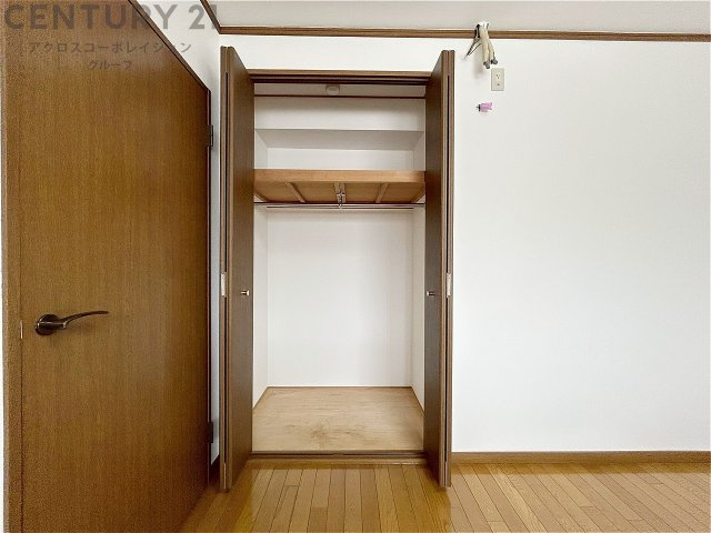 衣類やアクセサリー、小物類の収納が便利で整理整頓がしやすく、部屋の美観を保ちつつ、スペースを最大限に活用できます。衣服のしわやダメージを防ぎ、長持ちさせることができます。　