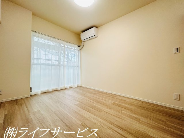 リビング側洋室5.7帖
