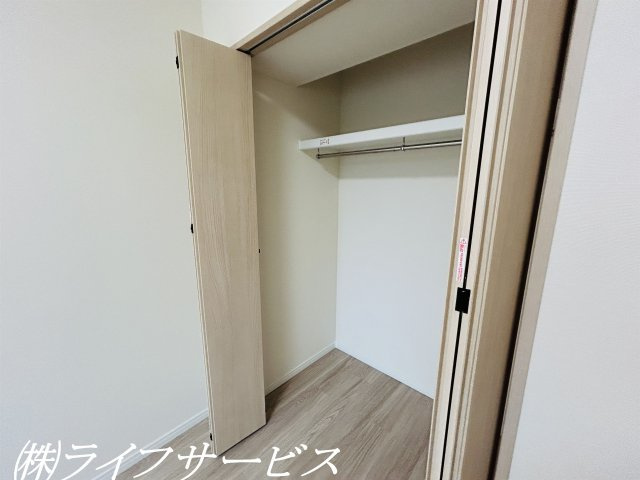 キッチン側洋室5.7帖/クローゼット有