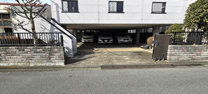 ピロティ、車庫部分