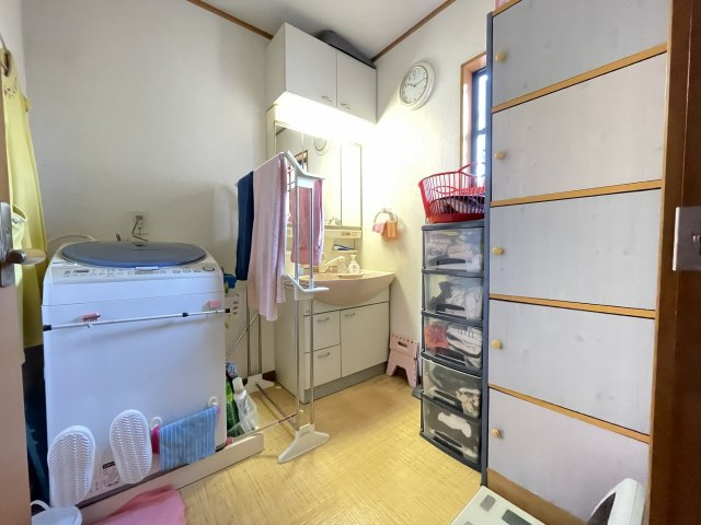 落ち着いた空間を演出するカラーと、ゆったり落ち着いてお使い頂ける広さが魅力のパウダールーム。