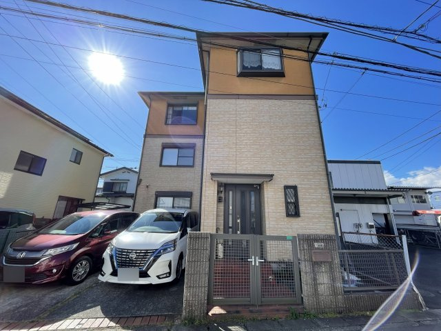 表現された空間は豊かな光と風を纏い、暮らしの時間を豊かにしてくれます。